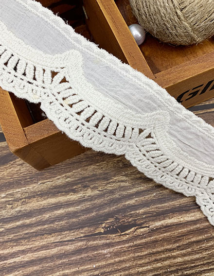 SS121116-LACE76 Natural Color Scalloped Embroidered Lace Trim