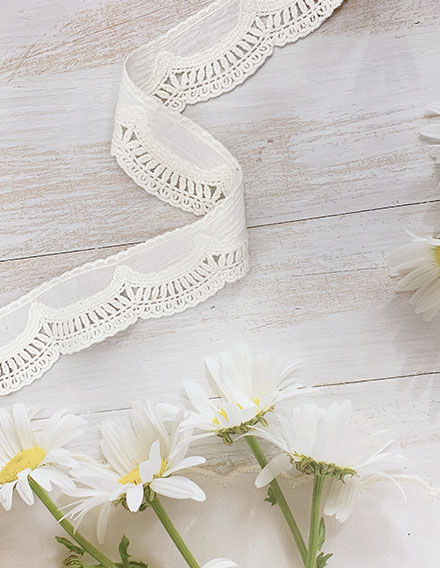 SS121116-LACE76 Natural Color Scalloped Embroidered Lace Trim