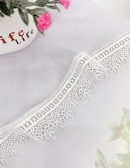 SS190703-LACE23 Ivory White Polyester Geometric Floral Scalloped Trim